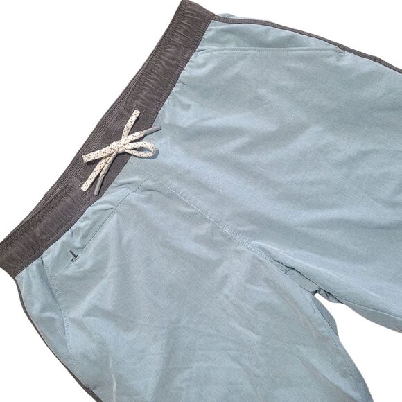 Kenneth Cole Active Shorts Light 4 Way Stretch Dark Mint Mens Small - Picture 2 of 12